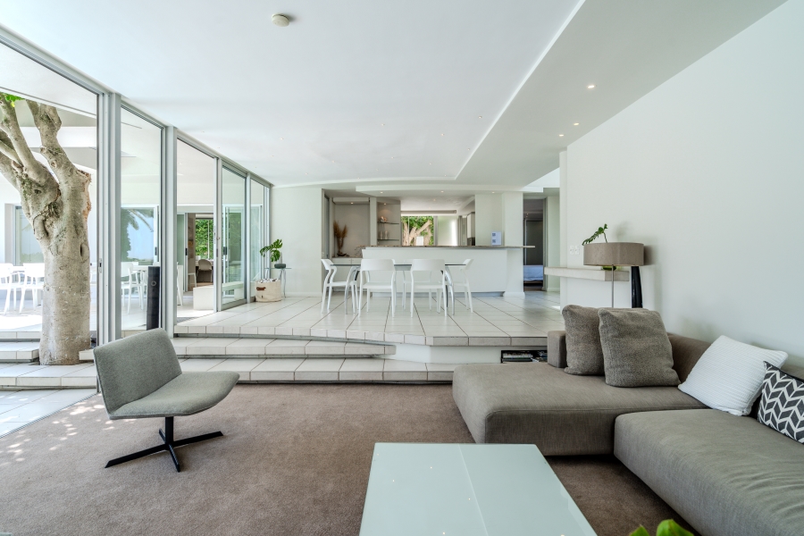 8 Bedroom Property for Sale in Camps Bay Western Cape